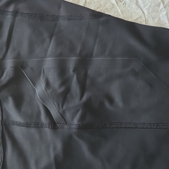 Lululemon Black Cropped  Leggings Sz 6 - Picture 4 of 9